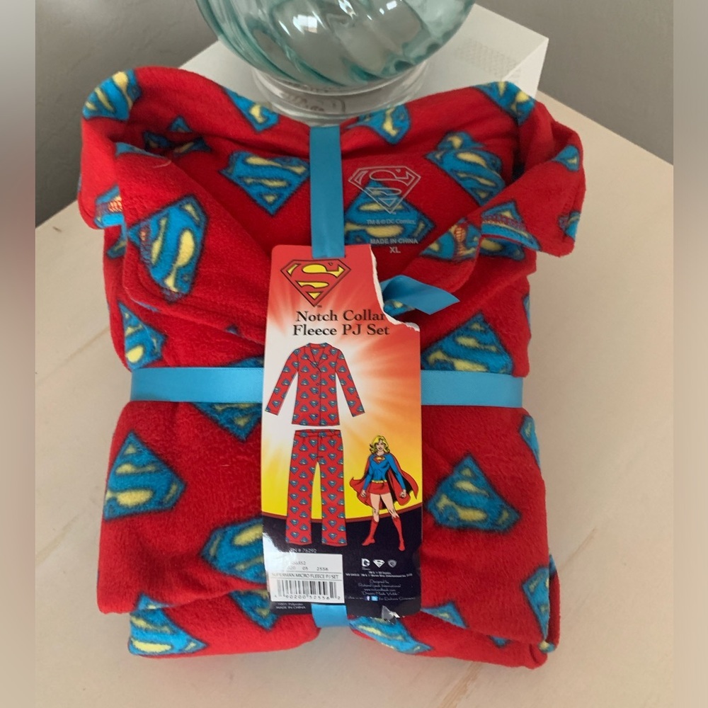 NWT Women’s Superman pajama set Large